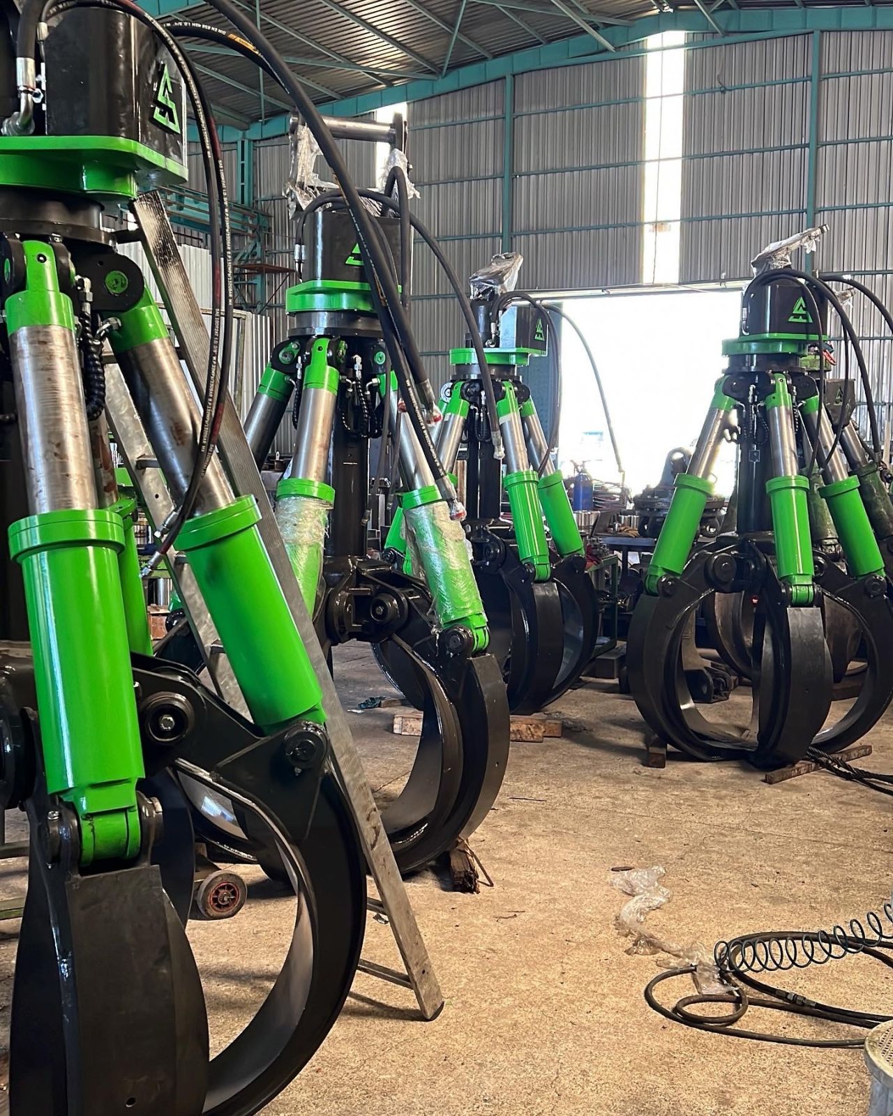 8 m³ 6 Bacaklı Elektro Hidrolik Hurda Polip 